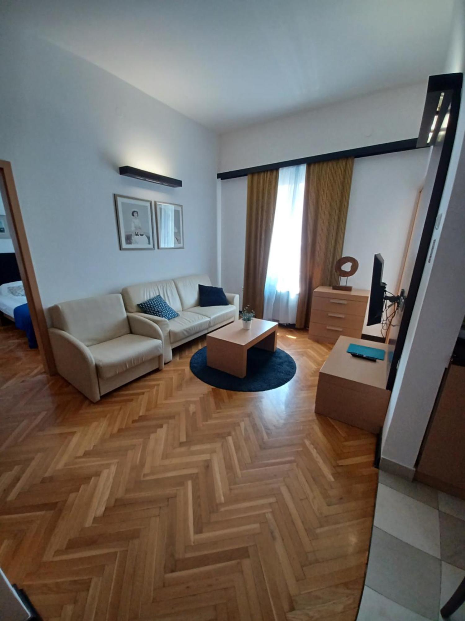 Apartment Aci Marina Cres Bagian luar foto
