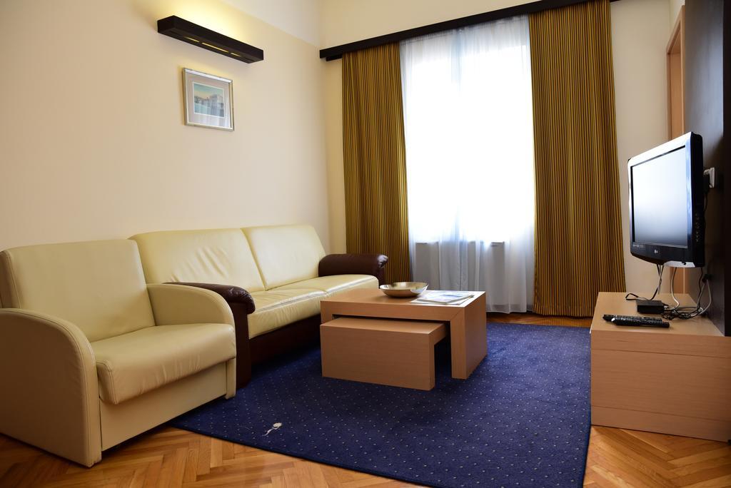 Apartment Aci Marina Cres Bagian luar foto