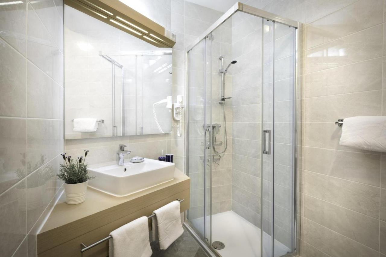 Apartment Aci Marina Cres Bagian luar foto