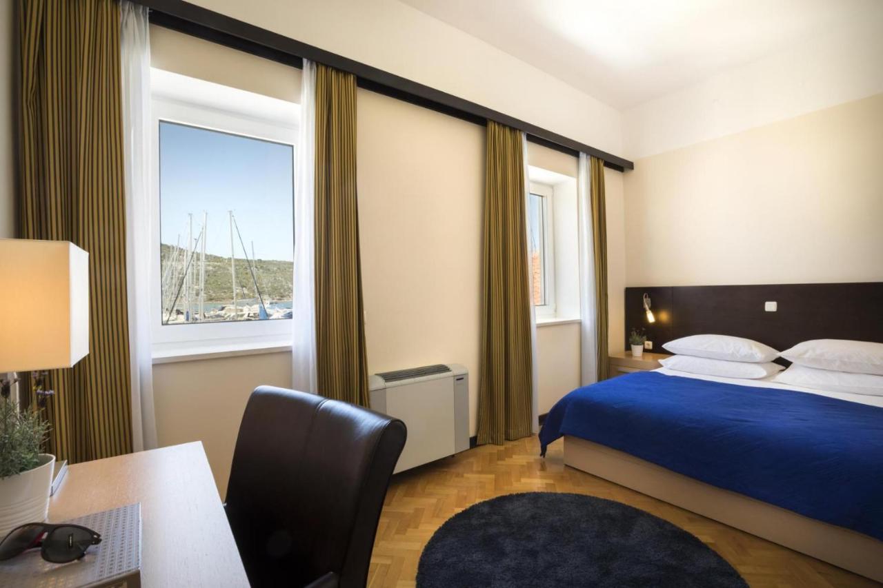 Apartment Aci Marina Cres Bagian luar foto