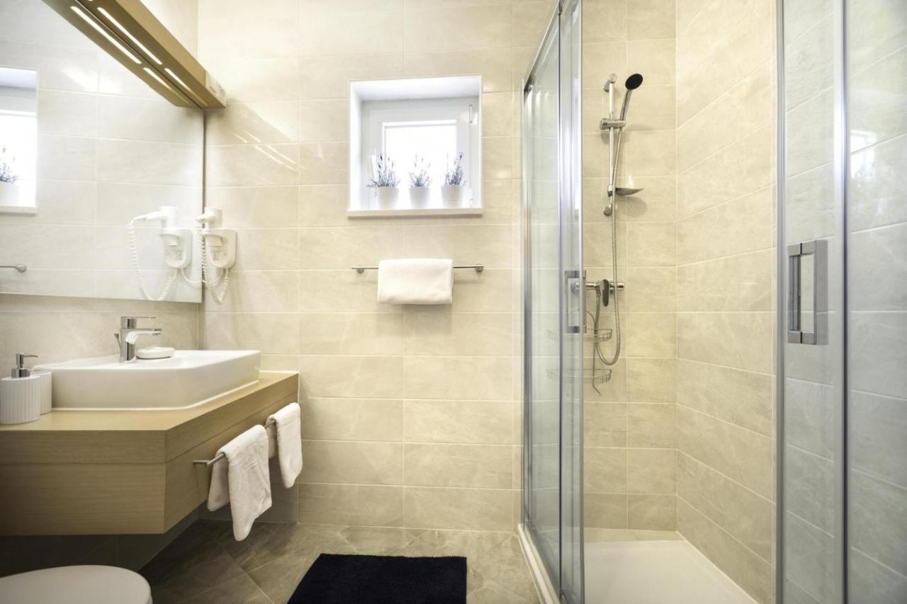 Apartment Aci Marina Cres Bagian luar foto