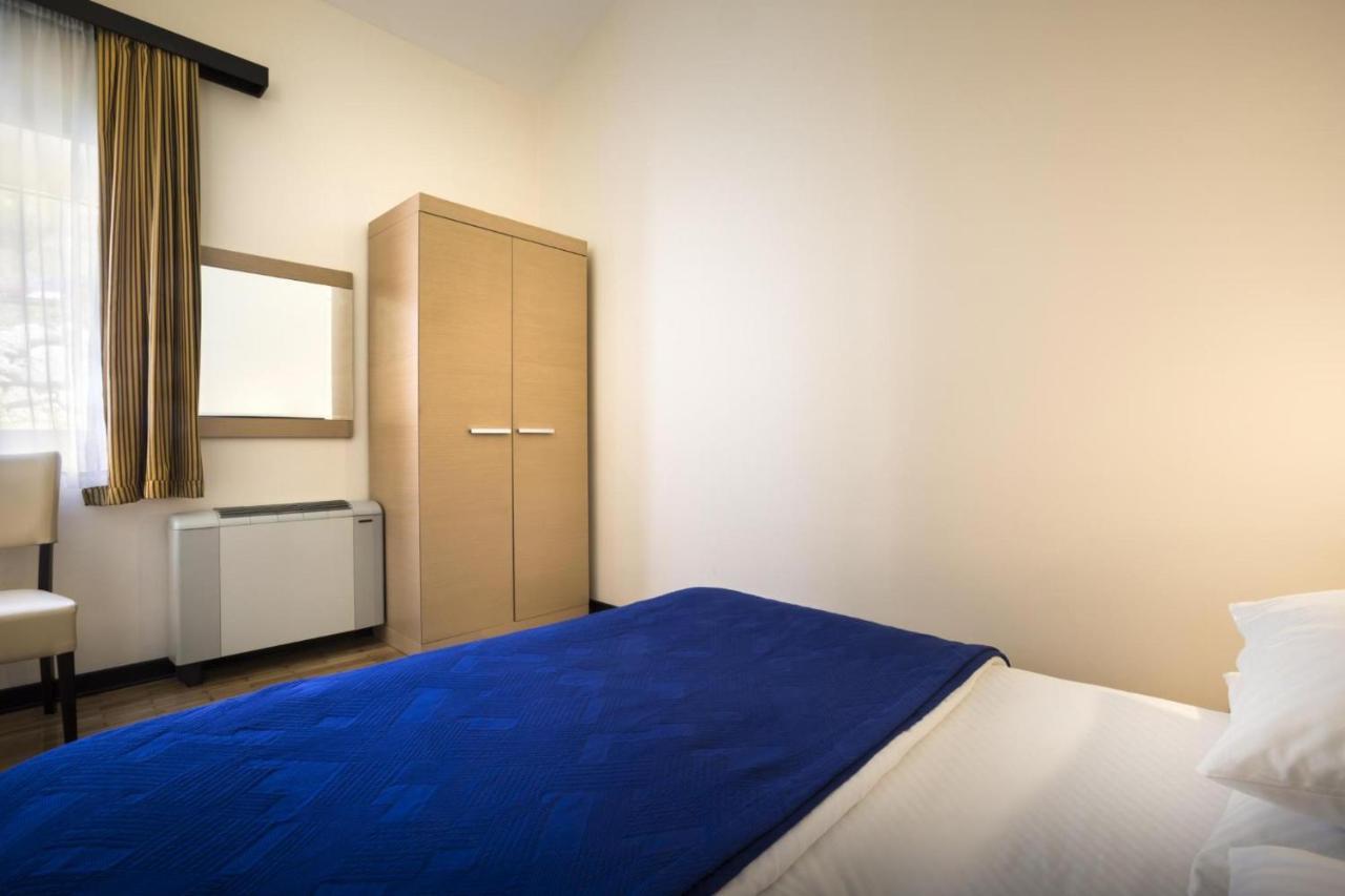 Apartment Aci Marina Cres Bagian luar foto