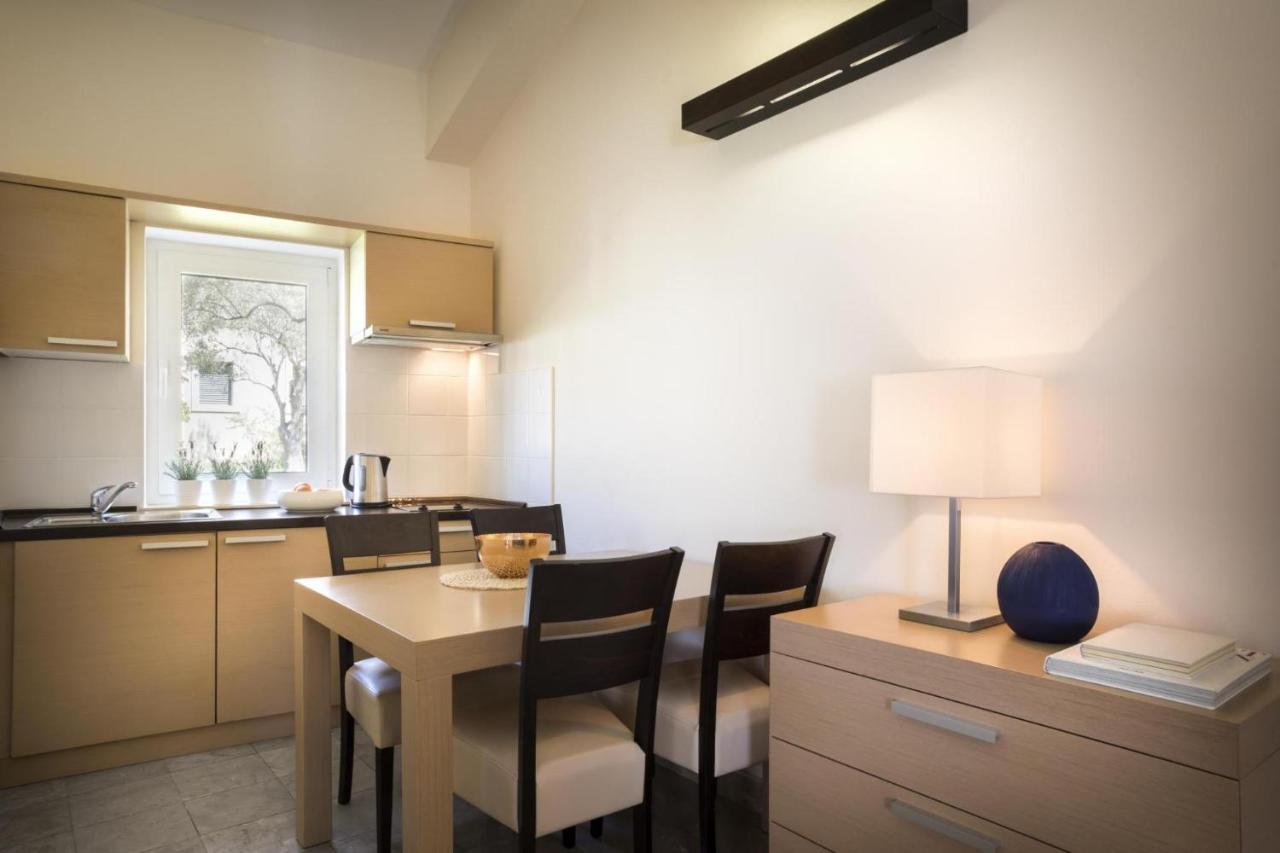 Apartment Aci Marina Cres Bagian luar foto