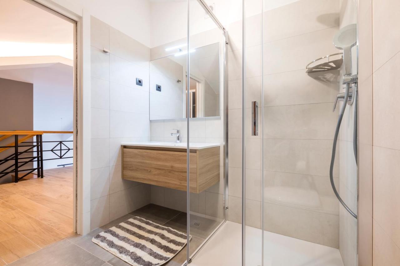 Apartment Aci Marina Cres Bagian luar foto