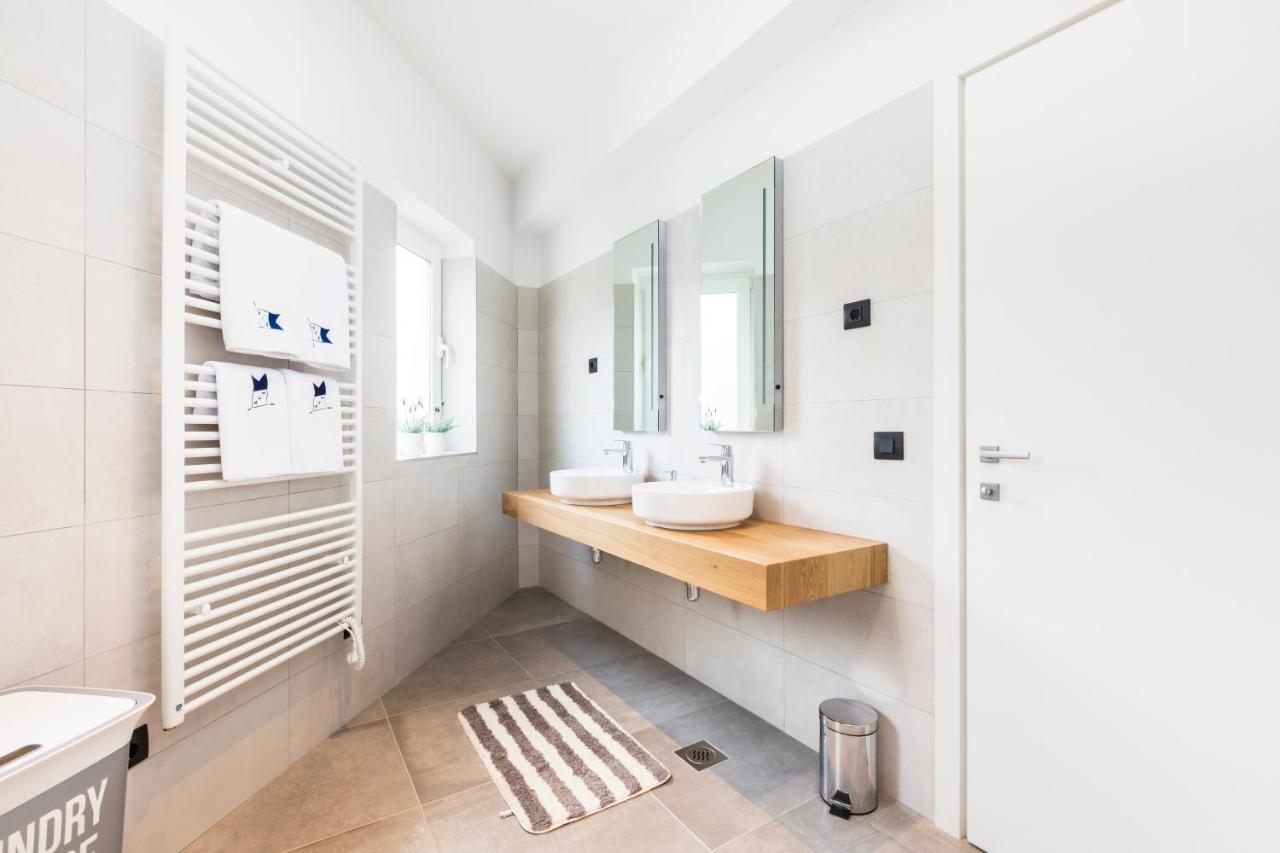 Apartment Aci Marina Cres Bagian luar foto