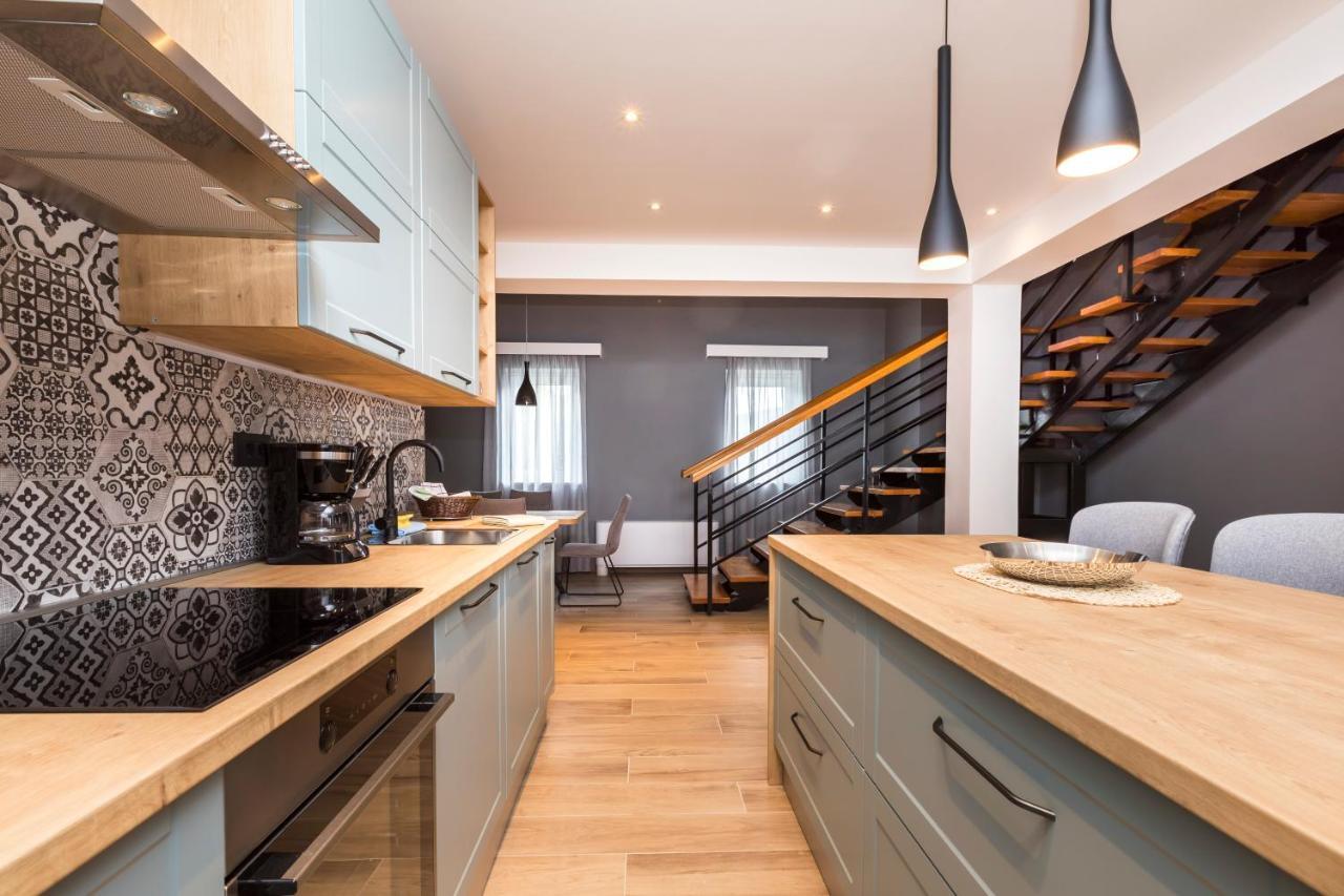Apartment Aci Marina Cres Bagian luar foto